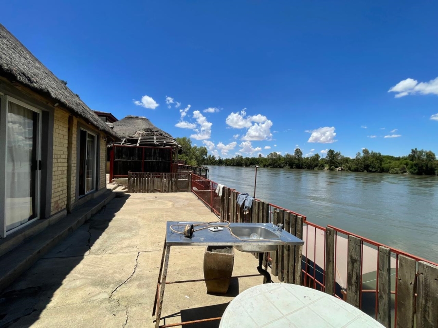 4 Bedroom Property for Sale in Bloemhof North West